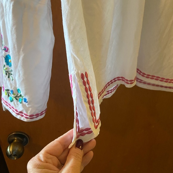 Willi Smith White and Pink Embroidered Bell Sleeve Blouse - Picture 8 of 9